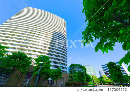 【神奈川縣】五月清晨,漫步在高島中央公園,周圍是高層公寓和辦公大樓 【神奈川縣】五月清晨,漫步在高島中央公園,周圍是高層公寓和辦公大樓 127004552