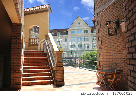 從寶塚花道一番館看到的寶塚酒店 127005025