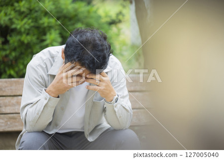 A depressed man 127005040