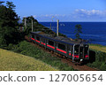 羽越本線沿日本海行駛的701號普通列車 127005654