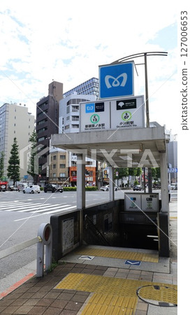 Shin-Ochanomizu Station on the Tokyo Metro Chiyoda Line, Ogawamachi Station on the Toei Subway Shinjuku Line, Exit B4 127006653