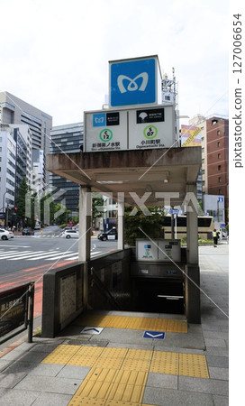 Shin-Ochanomizu Station on the Tokyo Metro Chiyoda Line, Ogawamachi Station on the Toei Subway Shinjuku Line, Exit B6 127006654