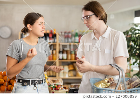 Young man and woman quarreling in grocery store 127006859