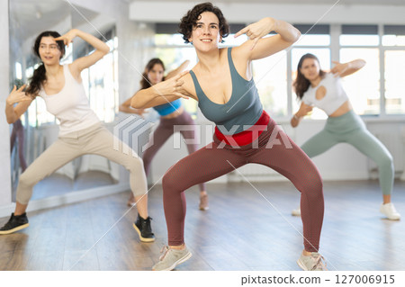 Group of women dancing hip hop in studio 127006915