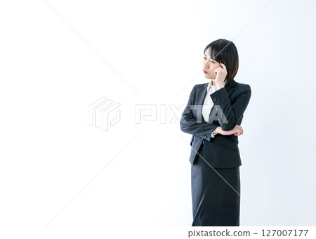 Worried business woman cheeks 127007177