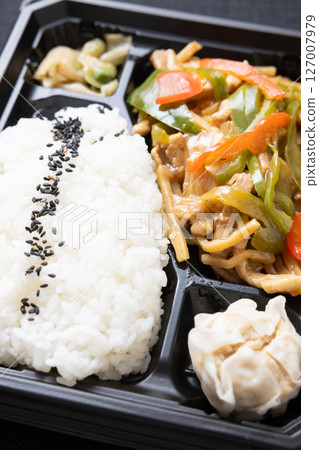 美味的青椒豬肉中式便當 127007979