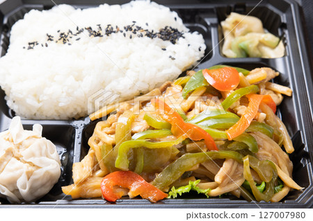 美味的青椒豬肉中式便當 127007980