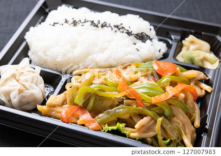 Delicious Chinese bento with green peppers and pork 127007983