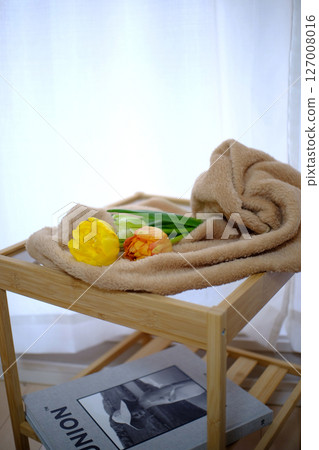 Tulips placed on the table 127008016