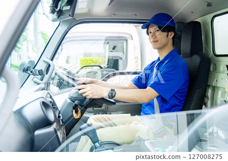 Delivery staff to drive 127008275