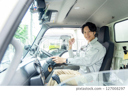 卡車上的工人 127008297