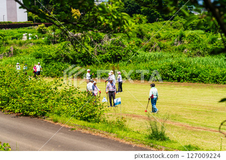 Midsummer day: Grand golf under the scorching sun Midsummer day: Grand golf under the scorching sun 127009224