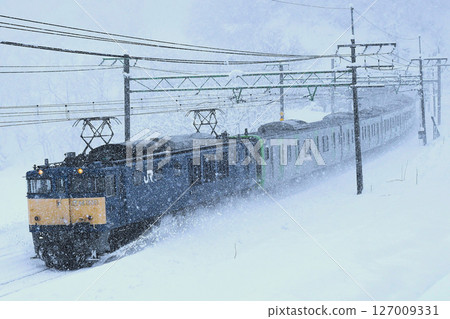 EF64-1030+E235系列(山手線新列車配線) EF64-1030+E235系列(山手線新列車配線) 127009331
