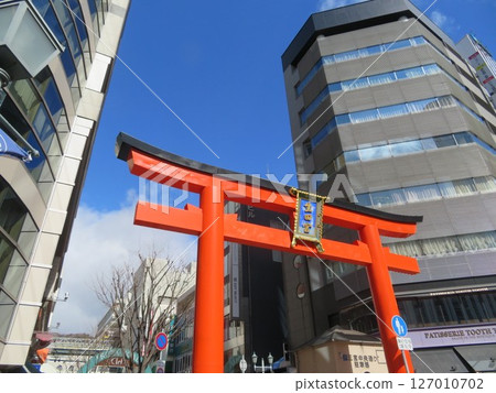 Ikuta Shrine Torii 127010702
