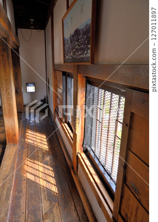 Matsumoto Castle, Chubu region, Japan's oldest castle from the Warring States period, view of the castle tower, Matsumoto City, Nagano Prefecture (2) 127011897