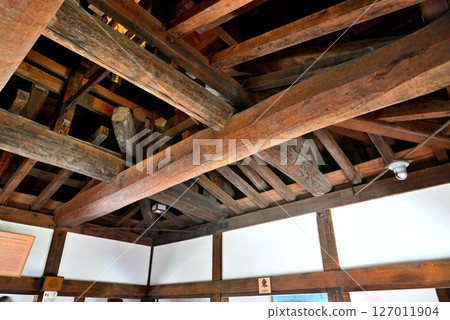 Chubu region, Matsumoto Castle, image of sightseeing at Japan's oldest castle from the Sengoku period, view of the castle tower, Matsumoto City, Nagano Prefecture (8) 127011904