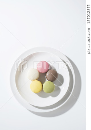 Colorful macaroons 127012875