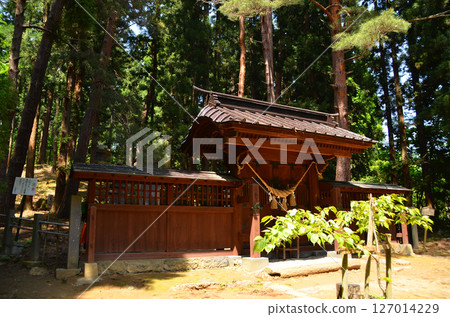 位於福島縣豬苗代町峰山的會津守護神埼玉神社的神社內殿 127014229