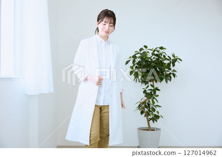 醫生在診所工作 127014962