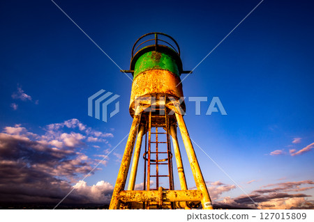 Jetty and lighthouse in Saint-Pierre, La Reunion island 127015809