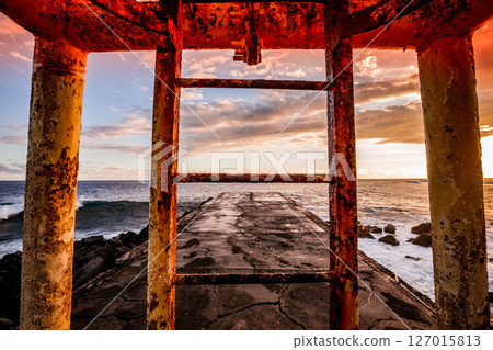 Jetty and lighthouse in Saint-Pierre, La Reunion island 127015813