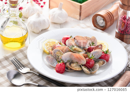 蒜蓉蒸蛤蜊和西紅柿 127016085