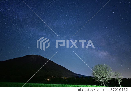 Oyama and Milky Way Oyama and Milky Way 127016182