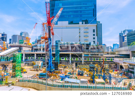 Japan's Tokyo cityscape disappears... Goodbye, Shibuya Station West Exit. With the demolition of the central building, the Yamanote Line is in full view... = June 7, 2025 Japan's Tokyo cityscape disappears... Goodbye, Shibuya Station West Exit. With the demolition of the central building, the Yamanote Line is in full view... = June 7, 2025 127016980