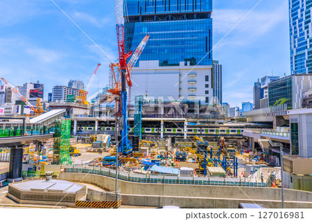 Japan's Tokyo cityscape disappears... Goodbye, Shibuya Station West Exit. With the demolition of the central building, the Yamanote Line is in full view... = June 7, 2025 Japan's Tokyo cityscape disappears... Goodbye, Shibuya Station West Exit. With the demolition of the central building, the Yamanote Line is in full view... = June 7, 2025 127016981