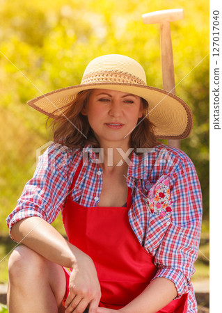 Portrait woman with hat in garden Portrait woman with hat in garden 127017040
