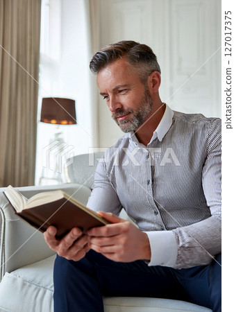 讀一本書的商人 讀一本書的商人 127017375