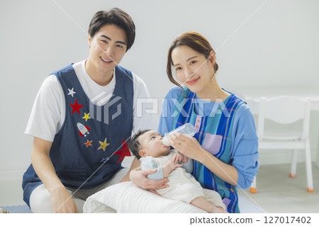 托兒所和男托兒所教師 127017402