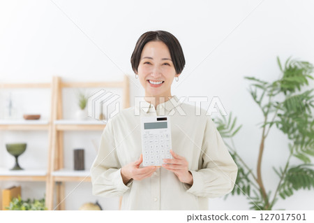 Woman with a calculator Woman with a calculator 127017501