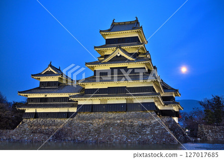 View from Matsumoto Castle Park in the Chubu region, Matsumoto Castle, a feast of the night sky, the moon and Matsumoto Castle, Matsumoto City, Nagano Prefecture (2) View from Matsumoto Castle Park in the Chubu region, Matsumoto Castle, a feast of the night sky, the moon and Matsumoto Castle, Matsumoto City, Nagano Prefecture (2) 127017685