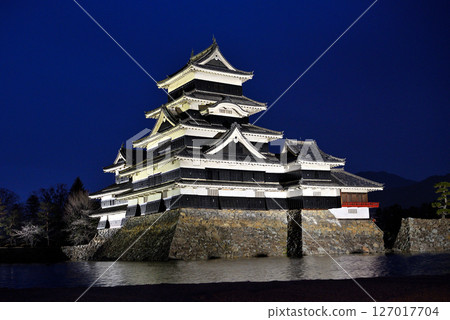 View from Matsumoto Castle Park in the Chubu region, Matsumoto Castle rising into the clear night sky of Shinshu, Matsumoto City, Nagano Prefecture (10) View from Matsumoto Castle Park in the Chubu region, Matsumoto Castle rising into the clear night sky of Shinshu, Matsumoto City, Nagano Prefecture (10) 127017704