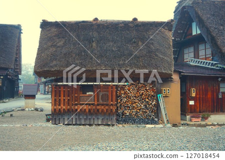 荻町合掌造村落、世界遺產、白川鄉、茅草屋頂、柴火 127018454