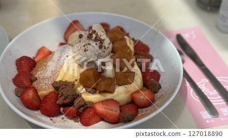 Strawberry parfait with strawberries and blueberry sauce Strawberry parfait with strawberries and blueberry sauce 127018890