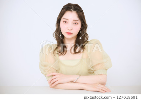 擁有健康肌膚、自然美麗的女性 127019691