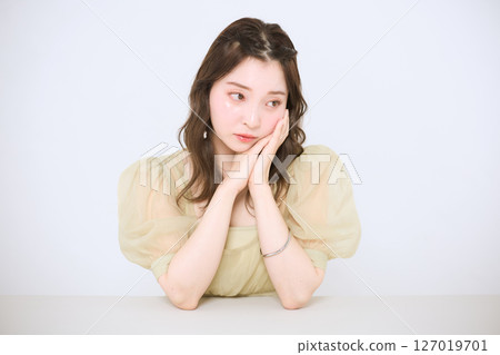 Women with healthy skin, natural beauty Women with healthy skin, natural beauty 127019701