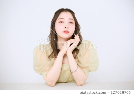 擁有健康肌膚、自然美麗的女性 擁有健康肌膚、自然美麗的女性 127019705