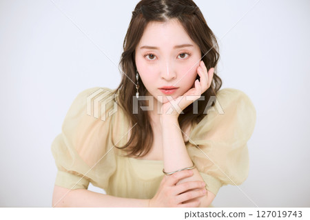 Women with healthy skin, natural beauty Women with healthy skin, natural beauty 127019743