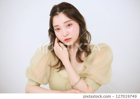 Women with healthy skin, natural beauty Women with healthy skin, natural beauty 127019749