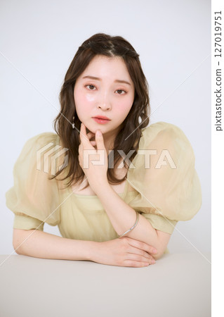 擁有健康肌膚、自然美麗的女性 127019751