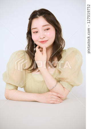 Women with healthy skin, natural beauty Women with healthy skin, natural beauty 127019752