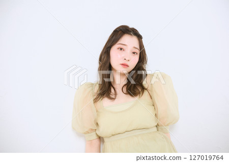 Women with healthy skin, natural beauty 127019764
