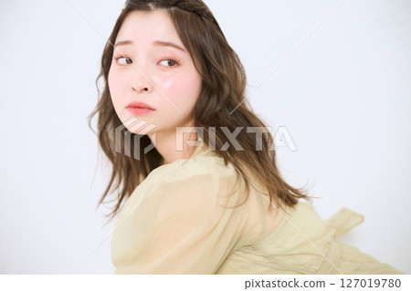 Women with healthy skin, natural beauty 127019780