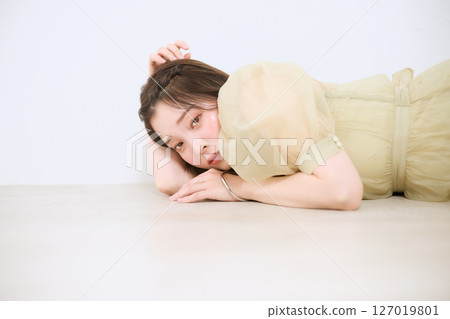 擁有健康肌膚、自然美麗的女性 127019801
