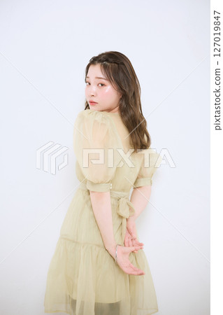 擁有健康肌膚、自然美麗的女性 127019847