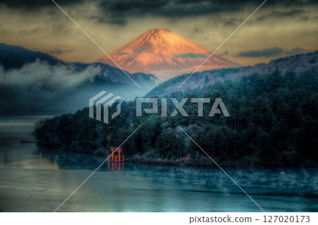箱根神社的鳥居與富士山 箱根神社的鳥居與富士山 127020173
