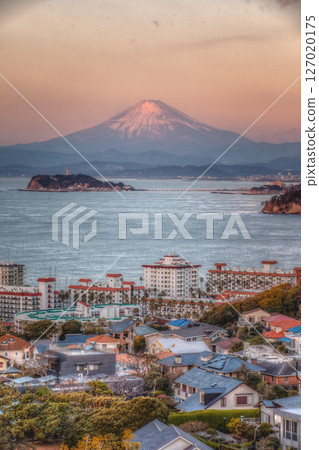 從湘南欣賞富士山的壯麗景色 從湘南欣賞富士山的壯麗景色 127020175